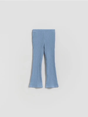 Reserved - Prążkowane spodnie flare - niebieski
