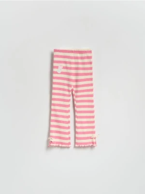 Reserved - Prążkowane spodnie w paski - wielobarwny