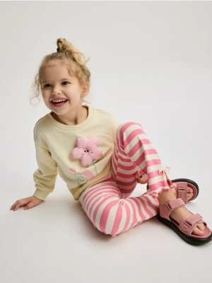 Reserved - Prążkowane spodnie w paski - wielobarwny