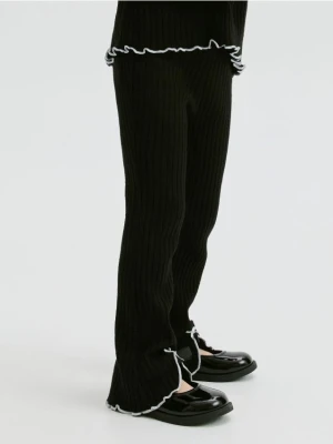 Zdjęcie produktu Reserved - Prążkowane spodnie z rozcięciami - czarny