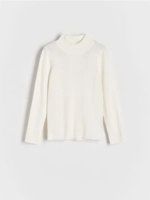 Reserved - Prążkowany sweter z wiskozą - złamana biel