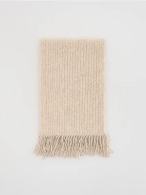 Reserved - Prążkowany szalik z frędzlami - kremowy