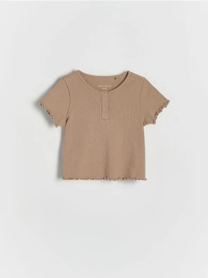 Reserved - Prążkowany t-shirt z guzikami - brązowy