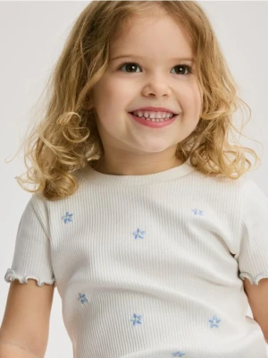 Reserved - Prążkowany t-shirt z haftem - złamana biel