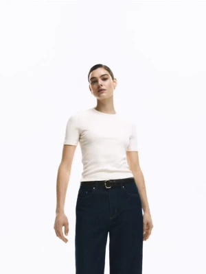 Reserved - Prążkowany t-shirt - złamana biel