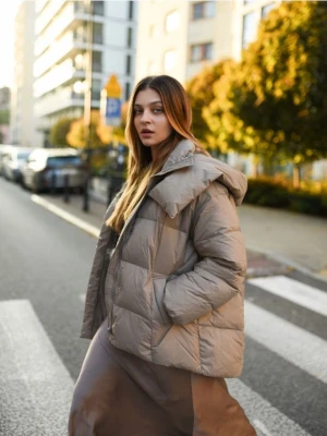 Reserved - Puchowa kurtka oversize - beżowy