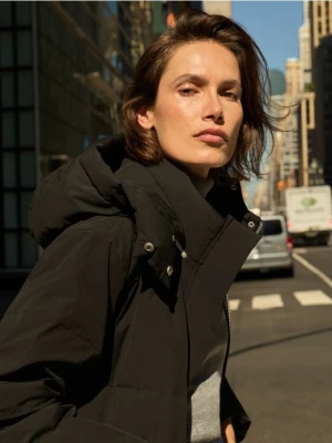 Reserved - Puchowa kurtka z z dodatkiem Sorony - czarny