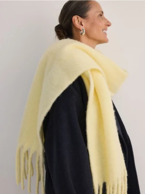 Reserved - Puszysty szalik z dodatkiem wełny - złamana biel