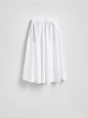 Reserved - Rozkloszowana spódnica z kieszeniami - biały