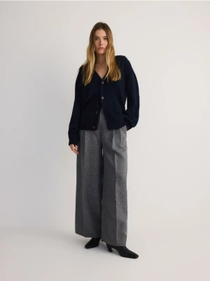 Reserved - Rozpinany sweter z dodatkiem wełny - granatowy