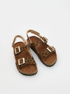 Reserved - Sandały z imitacji skóry - beżowy