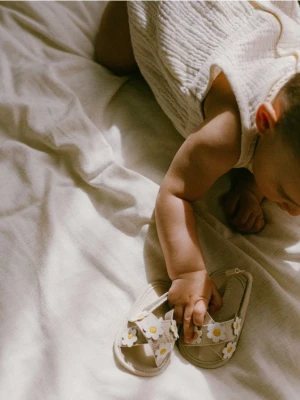 Reserved - Sandały z imitacji skóry - złamana biel