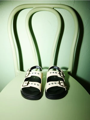 Reserved - Sandały z imitacji skóry - złamana biel