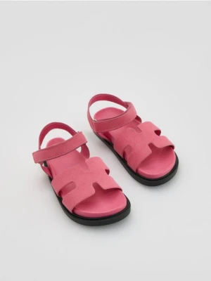 Reserved - Sandały z imitacji zamszu - intensywny róż