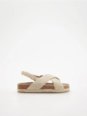 Reserved - Sandały z plecionymi paskami - beżowy