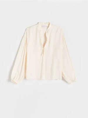 Zdjęcie produktu Reserved - Satynowa bluzka z ozdobnym dekoltem - złamana biel