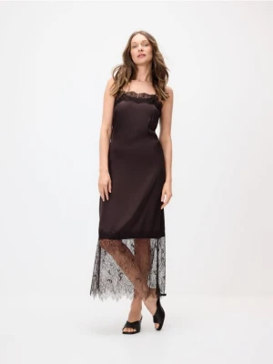 Reserved - Satynowa sukienka z koronką - ciemnobrązowy