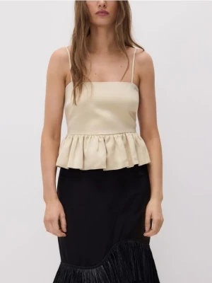 Reserved - Satynowy top z baskinką - kremowy