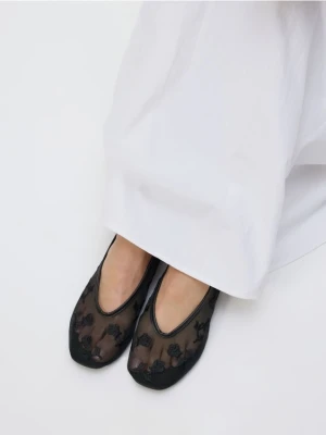 Reserved - Siateczkowe baleriny z haftem - czarny