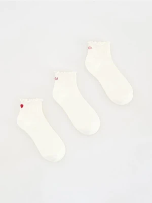 Reserved - Skarpetki z haftem 3 pack - złamana biel