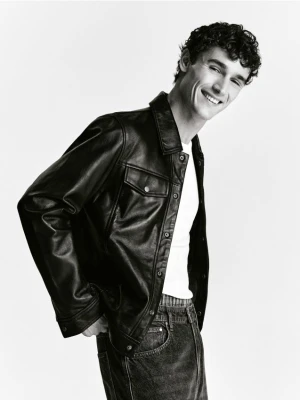 Reserved - Skórzana kurtka z kołnierzem - czarny