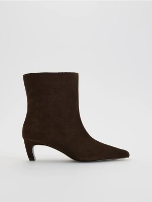 Zdjęcie produktu Reserved - Skórzane botki na niskim obcasie - ciemnobrązowy
