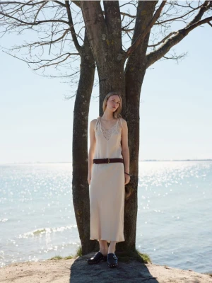 Reserved - Skórzane klapki z ćwiekami - ciemnobrązowy