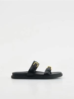 Reserved - Skórzane klapki z klamrami - czarny