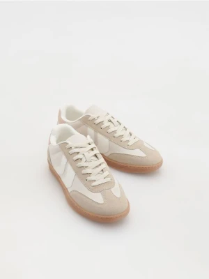 Zdjęcie produktu Reserved - Sneakersy na płaskiej podeszwie - biały