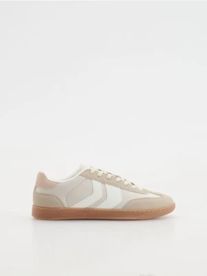 Zdjęcie produktu Reserved - Sneakersy na płaskiej podeszwie - biały