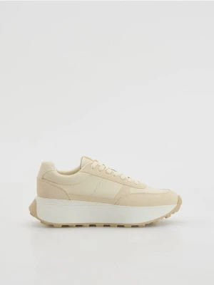 Reserved - Sneakersy na szerokiej podeszwie - biały