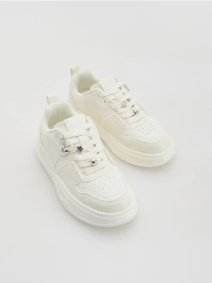 Reserved - Sneakersy z imitacji skóry - biały