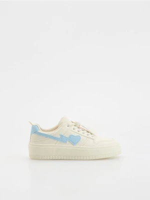 Reserved - Sneakersy z imitacji skóry - złamana biel