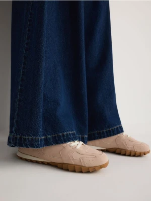 Zdjęcie produktu Reserved - Sneakersy z imitacji zamszu - pastelowy róż