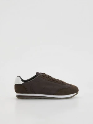 Reserved - Sneakersy z łączonych materiałów - ciemnobrązowy