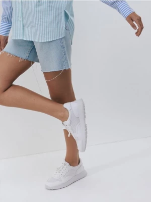 Reserved - Sneakersy z siateczkowymi wstawkami - biały