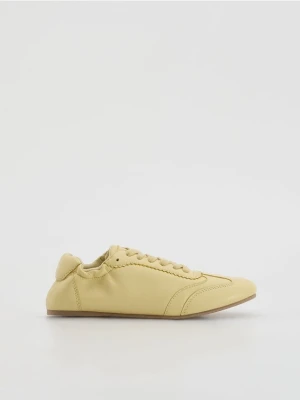 Reserved - Sneakersy ze skóry owczej - złamana biel