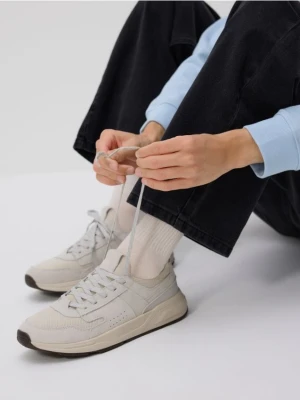 Reserved - Sneakersy ze skórzanymi wstawkami - beżowy
