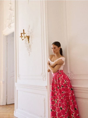 Reserved - Spódnica midi w kwiaty - różowy