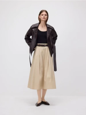 Reserved - Spódnica midi z paskiem - beżowy