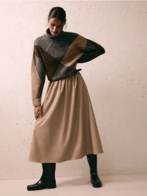 Reserved - Spódnica midi z paskiem - beżowy