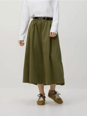 Reserved - Spódnica midi z paskiem - ciemnozielony