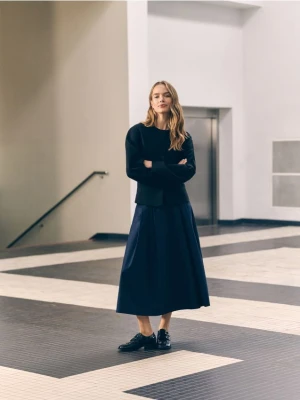 Reserved - Spódnica midi z paskiem - granatowy