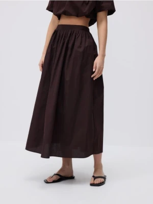 Reserved - Spódnica midi z zakładkami - brązowy