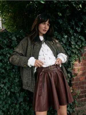 Reserved - Spódnica mini z paskiem - brązowy