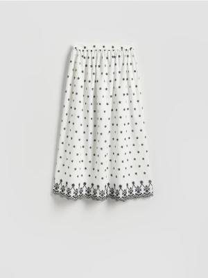 Reserved - Spódnica z ażurowym haftem - biały