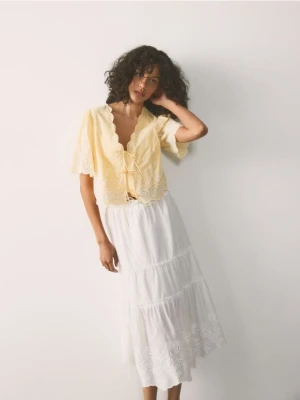 Reserved - Spódnica z ażurowym wzorem - biały