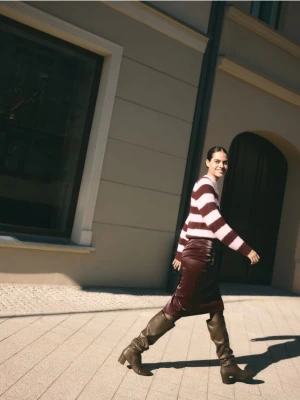 Reserved - Spódnica z imitacji skóry - bordowy