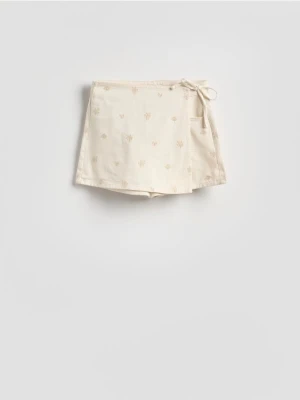 Reserved - Spódnico-szorty z haftem - złamana biel
