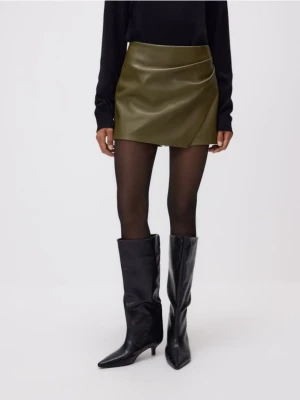 Reserved - Spódnico-szorty z imitacji skóry - oliwkowy